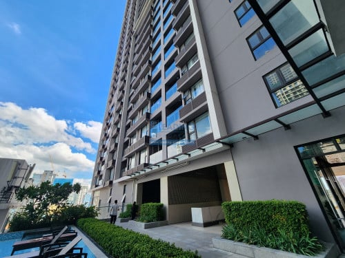 N298 | BKK3 BRAND NEW Studio in High Rise Condo Building with Pool and Gym