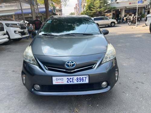 Prius V 2012 Options5