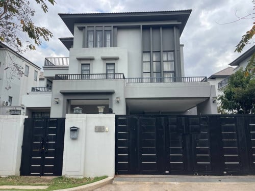 Queen Villa for rent at Street 598