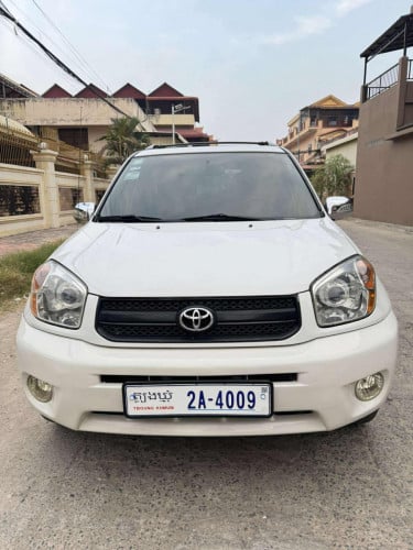 Rav4 L ឆ្នាំ04ប៉ុង01ឡានថ្មីណាស់មិនបុកប៉ះធានាម៉ាសុីនប្រអប់លេខ០១ខែ