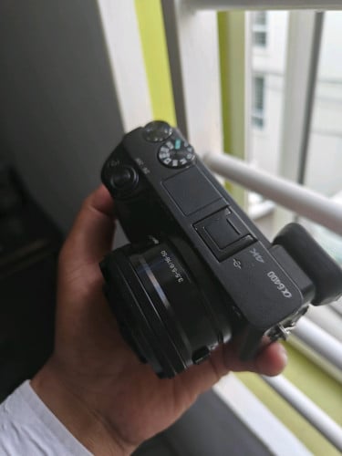 Sony A6400 with kit lens 15-50mm