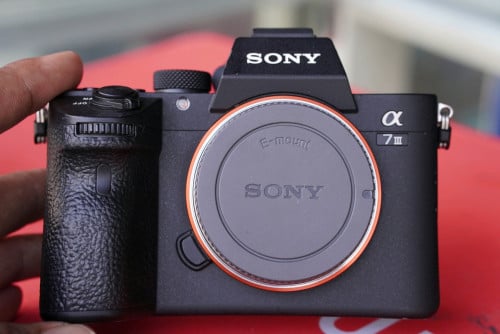 Sony A73 នៅស្អាតថ្មមួយលក់ 850$