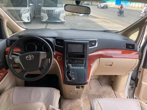 Toyota Alphard 2012