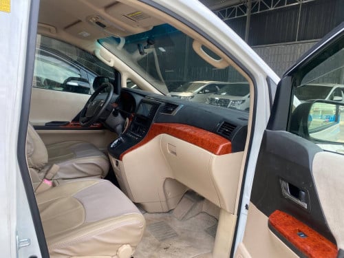 Toyota Alphard 2012