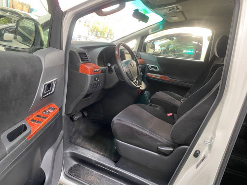Toyota Alphard 2012