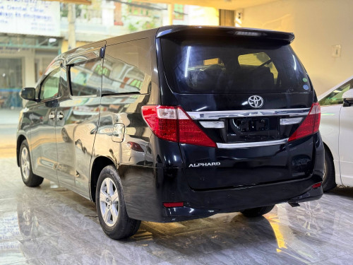 Toyota Alphard 2013