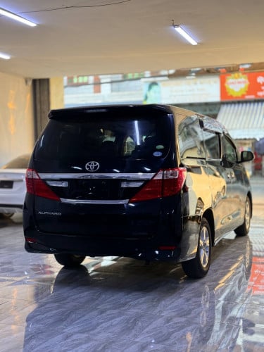 Toyota Alphard 2013