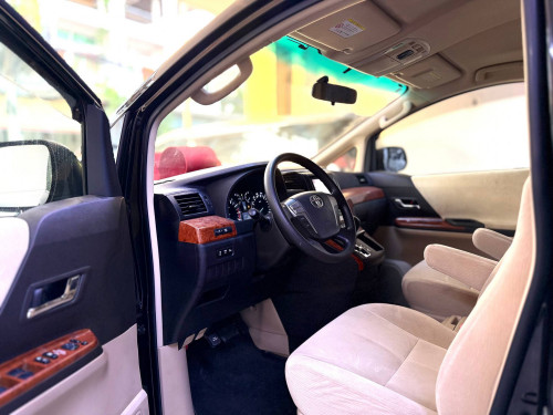 Toyota Alphard 2013