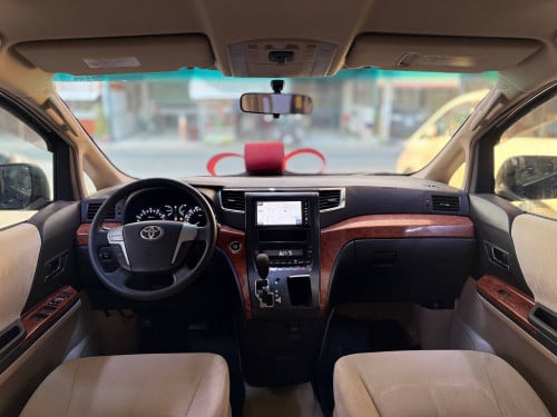 Toyota Alphard 2013