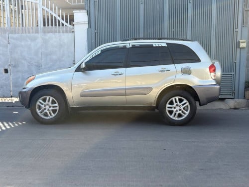 Toyota RAV4 L2002 ប៉ុង១ ស្អាត