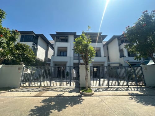 Twin Villa for Rent at Borey Chipmong 271 វីឡាភ្លោះសម្រាប់ជួល នៅបុរីជីបម៉ុងផ្លូវ 271 Mega Mall