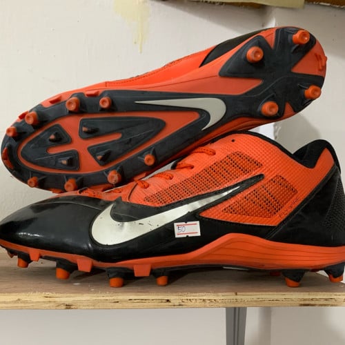 ស្បែកជើងជជុះបាលទាត់