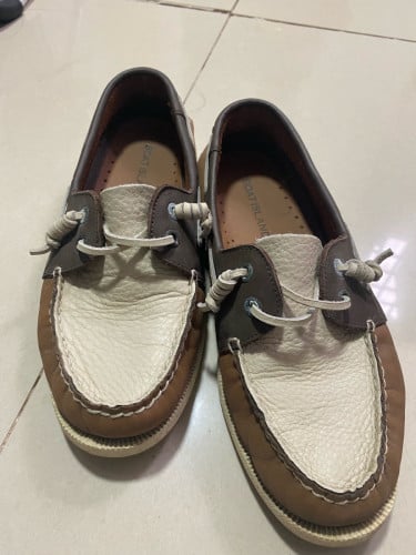 ស្បែកជើងស្បែកពាក់បានម្តងគត