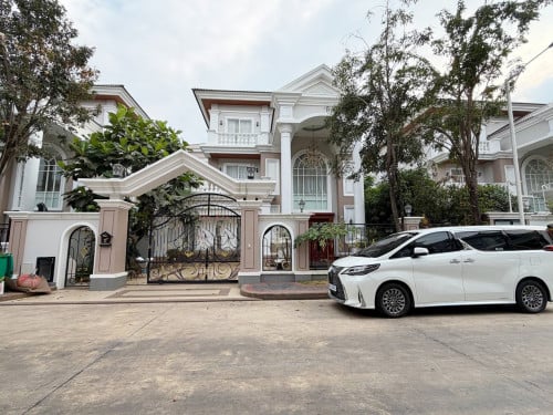 វីឡាព្រីនសម្រាប់ជួលនៅក្នុងបុរីប៉េងហួត  ដឹស្តាមេរ៉ាហ្គាដិន​ផ្លូវ៥០ម​