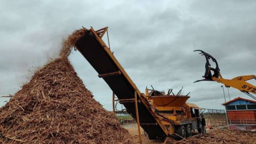 ម៉ាស៊ីនកិន សាស័រ ម៉ាស៊ីនលើកដាក់ និងសំភារៈមួយសិតលក់ឡៃឡុង។