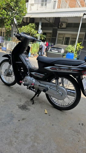 សង់ 015 ម៉ាស៊ីនស្អាតរៀបចំហើយថ្មី