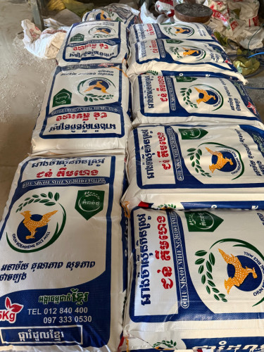អង្ករ​ផ្កា​រំដួល​ស្រូវ​ចាស់1ឆ្នាំ​ ស្រួល​ដាំបាយ​ 50kg 160.000៛