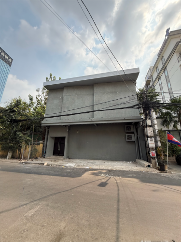 ក្លិបរឺហាងសំរាប់ជួលនៅជិតផ្សារសូរិយា ធូរថ្លៃ 1,700$/ខែ