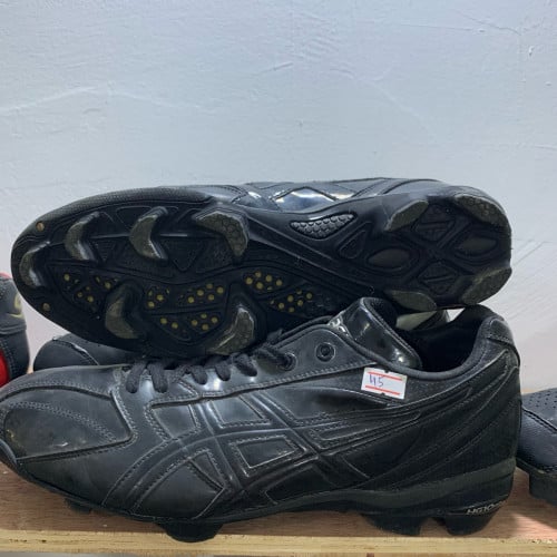 ស្បែកជើងជជុះបាល់ទាត់ តំលៃ15$