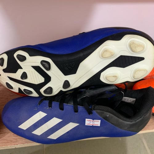 ស្បែកជើងជជុះបាល់ទាត់ តំលៃ15$