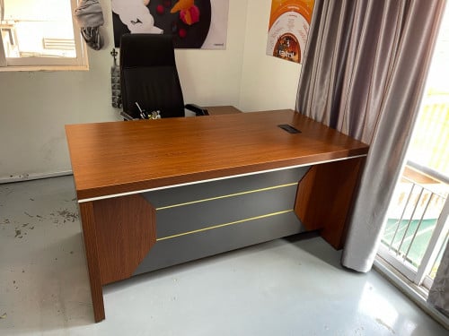 តុប្រធាន 160cm 1ទឹក97%(ភ្ញៀវប្រើបាន 1week)