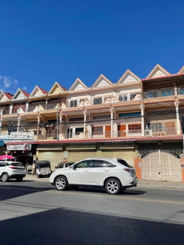 ផ្ទះ3ល្វែងទំលាយចូលគ្នាដាក់ជួលក្នុងតំបន់ទួលគោក