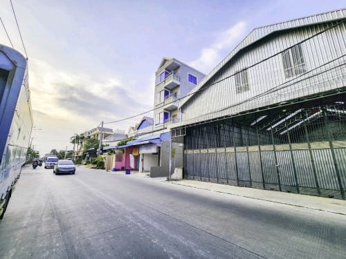 ឃ្លាំងសម្រាប់ជួលនៅលើផ្លូវ58P