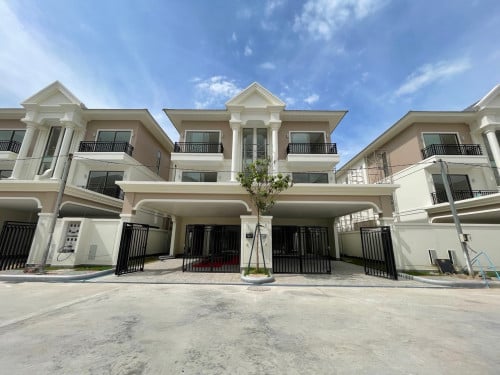 វីឡាភ្លោះB ដីធំ លក់បន្ទាន់  Twin B for sale (ម្ចាស់ផ្ទាល់)