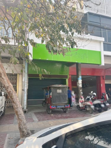 ផ្ទះអាជីវកម្មជាន់ Eoសំរាប់ជួលនៅទល់មុខផ្សារ ក្នុងដូនពេញ