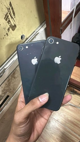 លក់ iphone 8g អត់ជាប់អេក្រង់ស៊ីនស្ទើរតួតិចៗលក់តម្លៃ 25ដុល្លារ។យកទាំងអស់តម្លៃល្អ