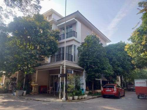 វីឡាកូនកាត់LA បុរីប៉េងហួតបឹងស្នោ | សម្រាប់លក់