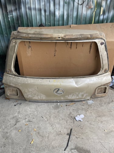 ទ្វាក្រោយ Lexus 570