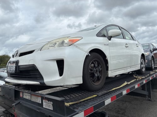 ✨2015 Prius Option II ពណ៍ស សាងបានមេៗ ឡានមួល ធានាឡានស្អាតប្រើនៅរដ្ឋ CA ✨