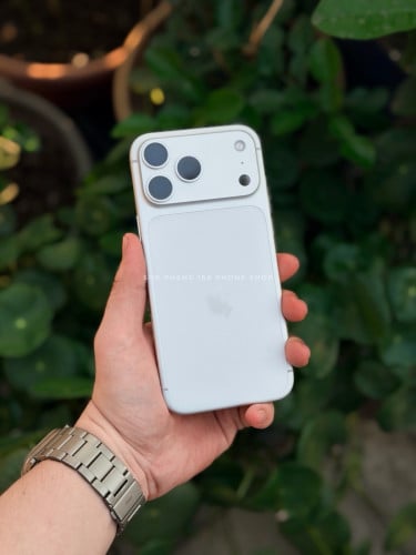 17 Pro Max 512GB CH/A ពណ៌ ស មានប្រអប់