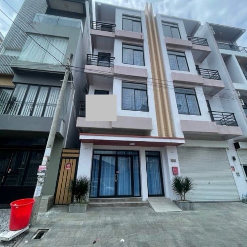 Building for rent 14 rooms