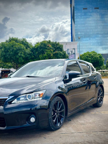 Car for rent Luxes CT 200h