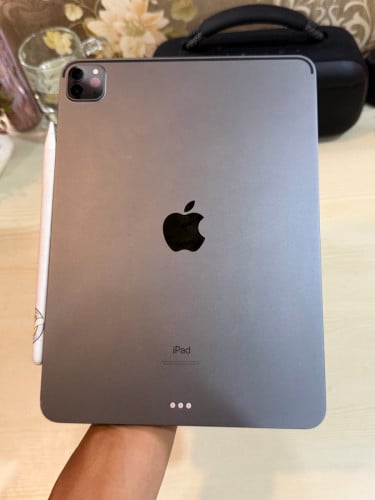 iPad Pro M1 128g IDប្រើបាន