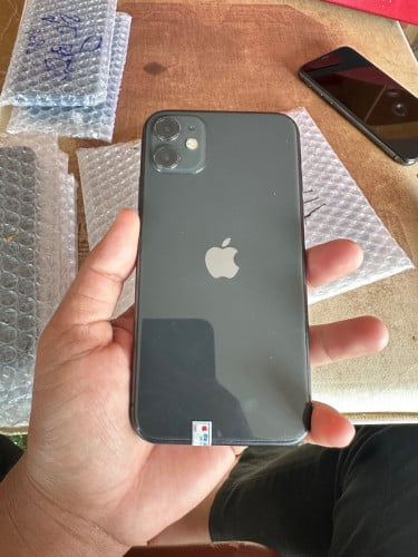 Iphone 11 64g សំនុំសុីនស្អាត​ អេក្រង់សុីន​ ថ្មកាន់ល្អ​ ចង់បានឆាតមកបង