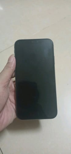 Iphone 11 សានុំzinស្គេនថ្មនៅ94%ស្ទេីសំបកនឺងឆ្កូតកញ្ចក់តិចៗ