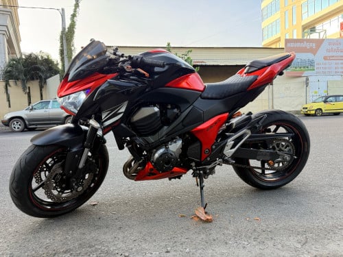 Kawasaki Z800 new90%