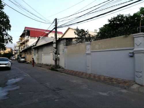 Land and House for Sale at Boeng Tumpun (Hard Title)