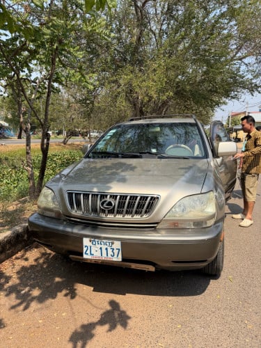 Lexus ឆ្នាំ2001ហ្គាស់ហេីយ