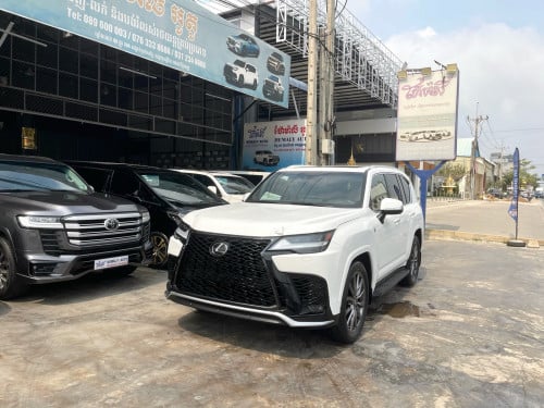 Lexus Lx 600 F-Sport 2022 Full Options ( 25 speakers ) ទ្វារបុឺតអូតូ 4 ទ្វា