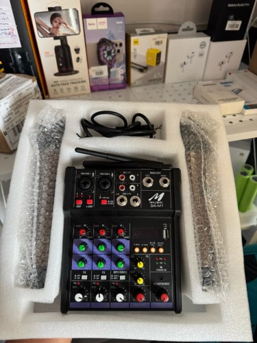 Microphone ម៉ៃក្រូសហ្វូន ច្រៀងខារ៉ាអូខេ