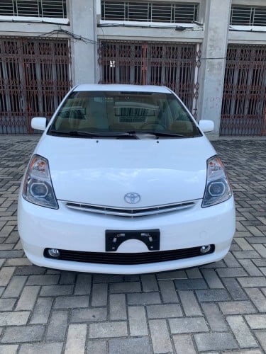 Prius ពណ៌ស