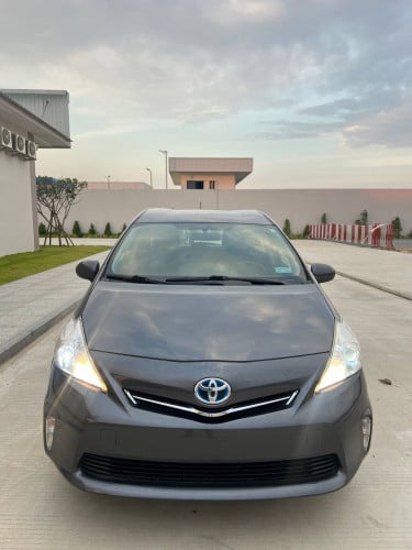 Prius V