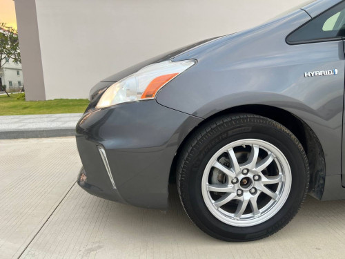 Prius V