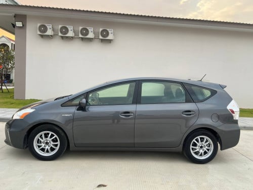 Prius V