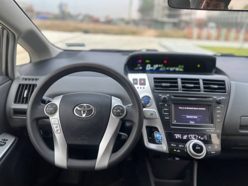 Prius V