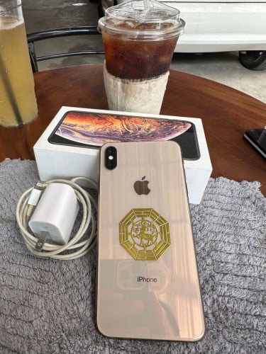Sell IPhone XmaxLL/Aសំណុំហ្សុីន64g95%